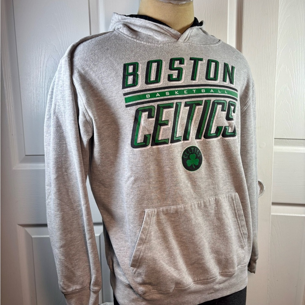 NBA Boston Celtics Gray Pullover Hoodie Shamrock Logo Men’s Large